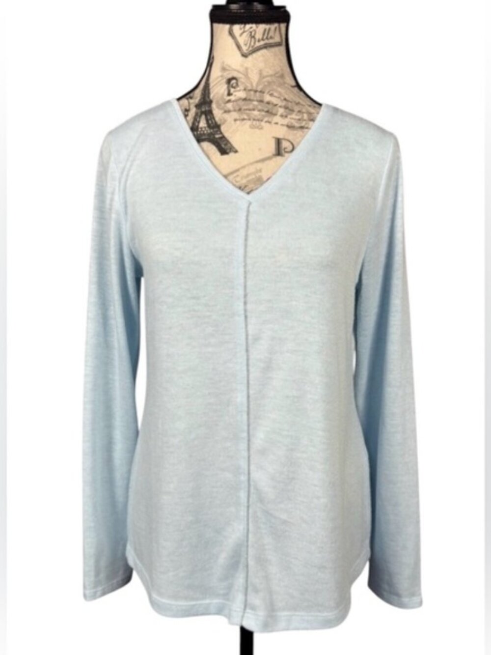 Chico's Chic Soft Blue Long with silver Studding Sleeve V-Neck Top Size 0